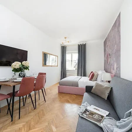 Gallery 7 - 6 Apartment *