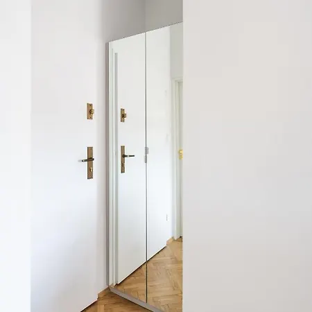 Gallery 7 - 6